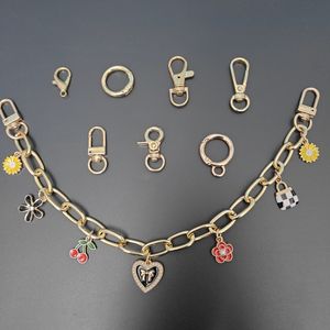 2025 concepteur cerise fleur coeur pendentif <span class=keywords><strong>sac</strong></span> <span class=keywords><strong>à</strong></span> <span class=keywords><strong>main</strong></span> breloques décor métal <span class=keywords><strong>mousqueton</strong></span> boucle <span class=keywords><strong>sac</strong></span> chaîne pour femmes <span class=keywords><strong>sac</strong></span> <span class=keywords><strong>à</strong></span> <span class=keywords><strong>main</strong></span> accessoires - Product Image 2