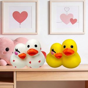 Juguete de Agua para Baño con Diseño de Patito de Dibujos Animados, Personalizado con Logotipo, para el Día de San Valentín, para Niños de 4 a 6 Años, Regalo Suave y Divertido, 6*5.5*5.5cm, Venta al Por Mayor - Product Image 1