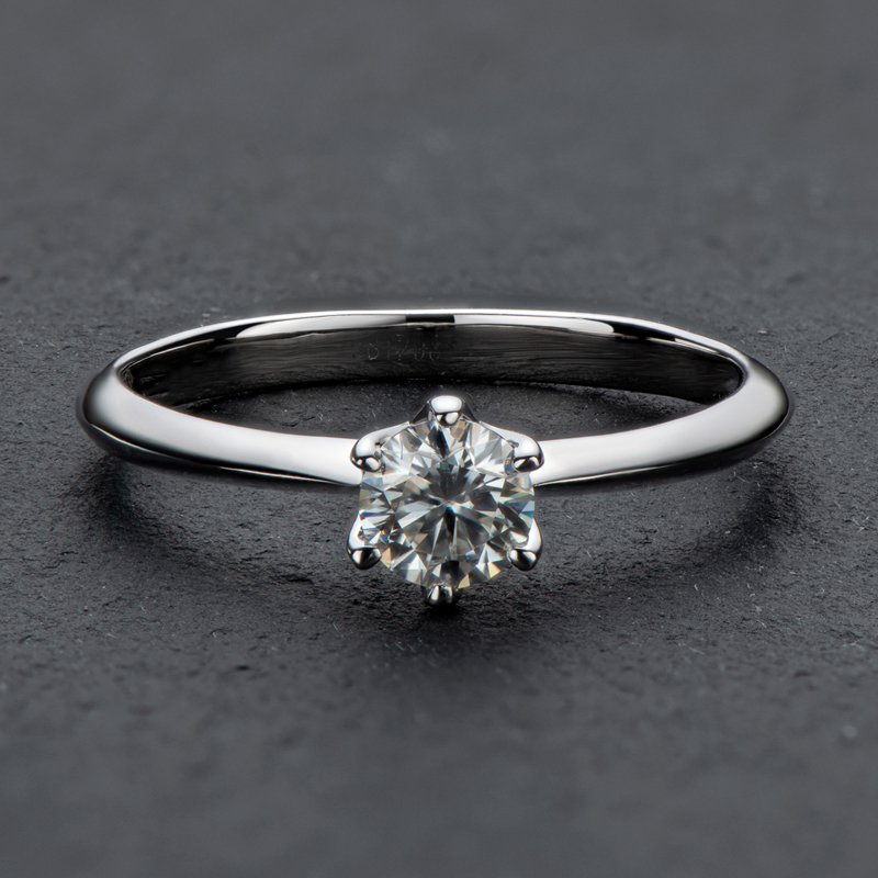 0,5 ct moissanite Oro Bianco