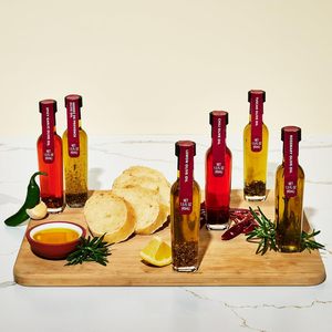 Coffret Cadeau d'Huile d'Olive Extra-Vierge Infusée aux Épices Premium avec Piment, Romarin, Citron, Ail et Herbes <span class=keywords><strong>de</strong></span> <span class=keywords><strong>Provence</strong></span> - Coffret <span class=keywords><strong>de</strong></span> 6 - Product Image 3