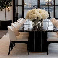 Table et chaises de salle à manger longues en marbre, style luxe moderne, 16 places, table de banquet haut de gamme pour villa, sur mesure
