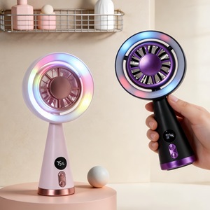 Ventilateur portable Lingpan avec lumière LED, affichage numérique, moteur DC alimenté par batterie 5W, autonomie de 8 heures, ventilateur portable pour une utilisation en intérieur et en extérieur - Product Image 4