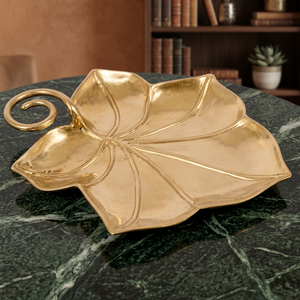 Assiette décorative en forme de feuille dorée, en métal fait main, design moderne, plat de fête - Product Image 6