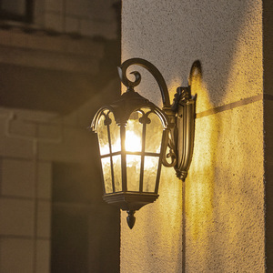 Lampe murale extérieure LED rétro, style européen, lanterne en fer, 3500K blanc chaud, IP65, garantie 10 ans, dimmable, pour jardin, véranda - Product Image 1