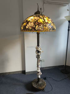 Pantalla de Lámpara Tiffany Europea Hecha a Mano de 28 Pulgadas, Fábrica China, Vidrio Teñido, Base de Cobre, Bombilla LED de Filamento, Color Latón, para Sala de Estar - Product Image 2