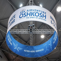 Stand d'exposition modulaire 30x30 en îlot avec panneau suspendu rond en tube et écran LED SEG pour EAA AirVenture Oshkosh