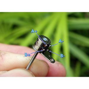 Moteur pas à pas miniature 6 mm, deux phases, quatre fils, avec long levier, pour réglage d'objectif de caméra - Product Image 1