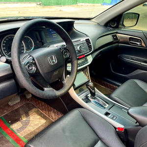 Sedán <span class=keywords><strong>2014</strong></span> de <span class=keywords><strong>Segunda</strong></span> <span class=keywords><strong>Mano</strong></span>, 4 Puertas, 5 Plazas, Transmisión Automática, Asientos de Cuero, Neumáticos R19, Volante a la Izquierda, Color Oscuro, Cámara Trasera de 360° - Product Image 6