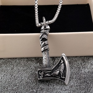 Yunnique – collier avec pendentif hache en acier inoxydable pour hommes, double face, motif loup et corbeau, bijoux cadeau - Product Image 4