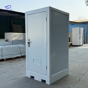 Inodoro prefabricado para exteriores con ducha y lavabo, instalado antes del envío. - Product Image 1