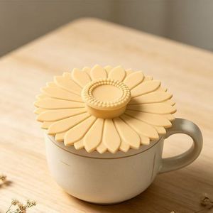 Tapa de Silicona Creativa con Diseño de Flor para Tazas, Reutilizable, de Grado Alimenticio, para Tazas de Café, Tamaño Estándar, Estilo Moderno - Product Image 4