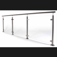 Balustrade extérieure en acier inoxydable au design moderne personnalisé avec panneau de verre résistant à l'eau pour la rénovation de balcons et de villas