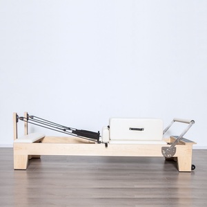 Fitness Studio Pilates Reformer Bed Aparato profesional de madera de arce Movimiento equilibrado y suave - Product Image 1