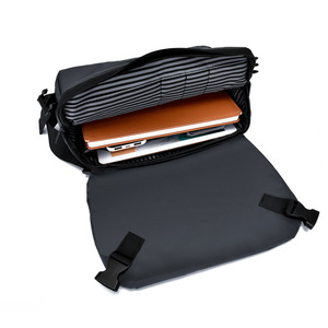 Sac bandoulière personnalisable en polyester pour homme, imperméable, avec logo personnalisé, style messager - Product Image 4