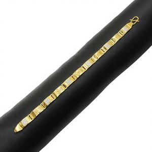 สร้อยข้อมือออกแบบพรีเมี่ยมสีทอง22K พร้อมพื้นผิวขัดเงาเครื่องประดับทำมือมีสไตล์สำหรับสวมใส่ในชีวิตประจำวันและงานปาร์ตี้ - Product Image 2