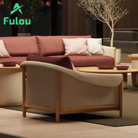Fauteuil pivotant de club en teck massif pour extérieur, idéal pour hôtels modernes, jardins, résistant à l'eau, rembourré en mousse, confortable pour salon et cour.