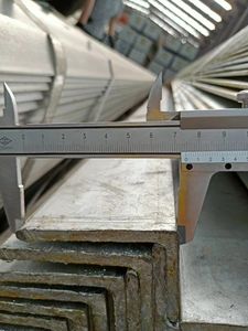 Angles en acier galvanisé de haute qualité 10x10 2mm, angles égaux <span class=keywords><strong>20x20</strong></span>, service de poinçonnage, meilleur angle en acier ASTM de Depot's - Product Image 3
