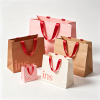 Sac shopping rose esthétique avec ruban rouge, production en 72h, sac en papier biodégradable pour vêtements de mode