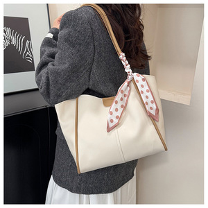 Stylish <b>shoulder</b> <b>bag</b> <b>large</b> capacity fashionable women's <b>bag</b> niche high-end simple and relaxed feel - Product Image 3