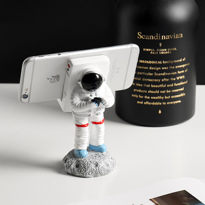 Supports de téléphone portable résine <span class=keywords><strong>astronaute</strong></span> Figure espace extra-atmosphérique thème <span class=keywords><strong>cadeau</strong></span> pour fête décor à la maison - Product Image 2