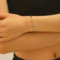Bracelet en acier inoxydable avec décoration en croix, accessoire féminin tendance de style punk gothique, cadeau idéal pour les amis