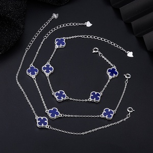 Bracciali Regolabili di Marca Designer in Puro Argento S925 con Quadrifoglio Portafortuna, Zirconia Cubica, Agata Nera e Rossa, Madreperla - Product Image 3