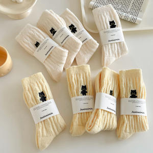 Calcetines de Mujer Jingwen OEM, con Rayas, Forrados de Felpa Gruesa para Invierno, Cálidos, Bordados con Gato, hasta la Pantorrilla - Product Image 3