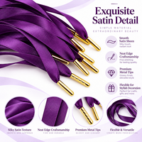 Ruban synthétique enroulé soigné aux couleurs vives, prêt à être expédié, pour la décoration des sapins de Noël et les baskets décontractées
