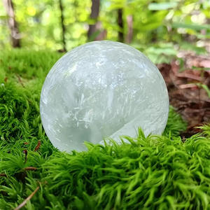 Venta al por Mayor de Esferas de Cristal HOLA Naturales, Bolas de Cristal Fantasma Blancas Pulimentadas de 4-7cm, Esfera Curativa para Decoración del Hogar, Meditación y Feng Shui - Product Image 1