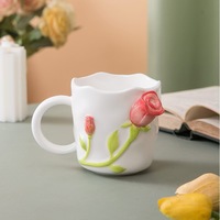Mug en porcelaine à motif floral de roses en gros avec décoration 3D en relief de fleurs et de vignes pour café et thé – Idéal comme cadeau