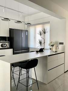 ตู้ครัวไม้เนื้อแข็งที่ทันสมัยที่กำหนดเองคุณภาพสูงสำหรับการออกแบบห้องครัวหรูหราทั้งชุด - Product Image 2