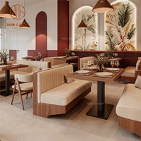 Ensemble de mobilier moderne pour hôtel, restaurant, café, fast-food : table carrée en bois et cuir, chaises, banquette et sièges de type canapé pour cafétéria