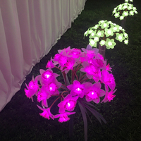 Lumières LED d'extérieur Momovalley, blanc chaud, fleurs artificielles en plastique en forme de narcisse pour Noël, mariage, parc, cour, allée, pelouse