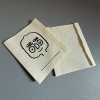 Étiquette de vêtement personnalisée en coton naturel écologique, accessoires de sérigraphie, étiquette d'entretien carrée centrale en rouleau pour vêtements