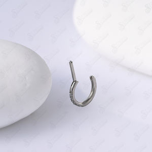 Joyería Hipoalergénica para Piercing de Nariz, Diseño en Forma de D con Segmento Articulado de Titanio G23, 1.0 mm, Blanco, Zirconia Redonda 5A con Engaste de Garra - Product Image 3