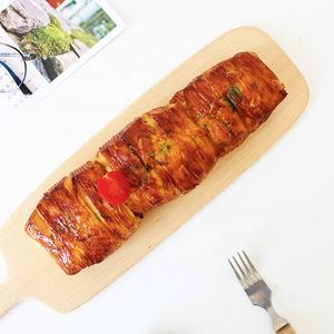 Planche à découper à pain en bois de hêtre - Product Image 5