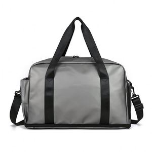 Sac de sport imperméable grande capacité avec logo personnalisé, sac de voyage pour hommes et femmes - Product Image 1