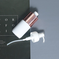 Bouteille en plastique PET argentée blanche personnalisée à double couche de 100 ml/120 ml/150 ml/50 g avec pompe à lotion et pot au design unique pour shampoing
