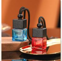 Diffuseur d'huiles essentielles de voiture d'aromathérapie de couleur carrée de 8ml Flacon de désodorisant pour voitures Bouteille de parfum vide suspendue Parfum