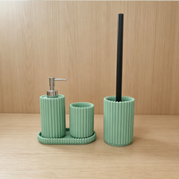 Ensemble d'accessoires de salle de bain élégants et écologiques en résine à nervures verticales cannelées, 4 pièces : distributeur de savon liquide, gobelet, brosse de toilette