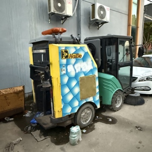 Balayeuse routière d'occasion Haide S16 avec cabine complète climatisée, moteur diesel, pour le nettoyage des rues, des usines et des parcs. - Product Image 3