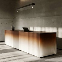 Comptoir de réception moderne éclairé avec dégradé brun et blanc, éclairage LED, comptoir d'accueil personnalisé de luxe pour salon, hôtel, bureau