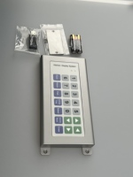 Teclado de pantalla táctil USB duradero para sistemas KDS de cocina, ideal para pedidos en cocinas comerciales.
