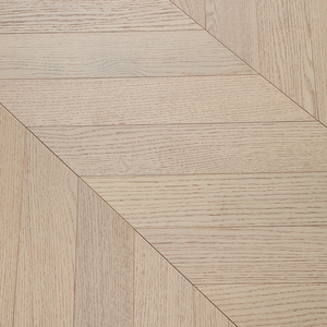 Parquet en bois d'ingénierie chevron 15 mm, chêne blanc brossé multicouche durable EN717-1, qualité AB, installation facile, système T&G, pour hôtel - Product Image 1