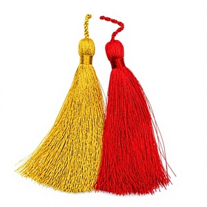 Pompon de livre ethnique en soie avec cordon de serrage et boucle tressée, décoratif personnalisé pour les vêtements et accessoires liturgiques - Product Image 1