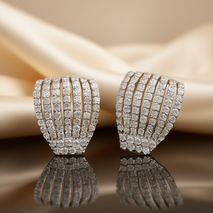 Orecchini E3026 in Oro Bianco con Diamanti Taglio Brillante Rotondo, Gioielli di Lusso Naturali per Donna - Product Image 2