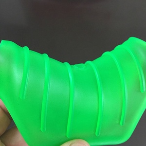 Matériel de pêche d'extérieur pratique avec attrape-<span class=keywords><strong>poisson</strong></span> en silicone souple <span class=keywords><strong>pince</strong></span> à <span class=keywords><strong>poisson</strong></span> en plastique et protège-main pour le contrôle de la carpe et les fournitures - Product Image 3