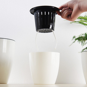 Chậu Hoa Nhựa Tự Tưới Nước Màu Trắng Và Màu Đen Bán Chạy - Product Image 3