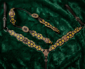 Ensemble d'équipement d'équitation western : Bridon, têtière et harnais de poitrine avec un design élégant et travaillé pour l'entraînement et les compétitions de rodéo. - Product Image 3