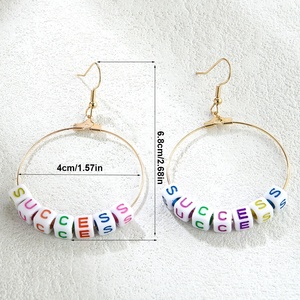 Pendientes de Aro con Cuentas Hechos a Mano de Estilo Bohemio Occidental para Mujer, con Letras Inspiradoras y <span class=keywords><strong>Dados</strong></span>, Color de <span class=keywords><strong>Dados</strong></span> Aleatorio - Product Image 6